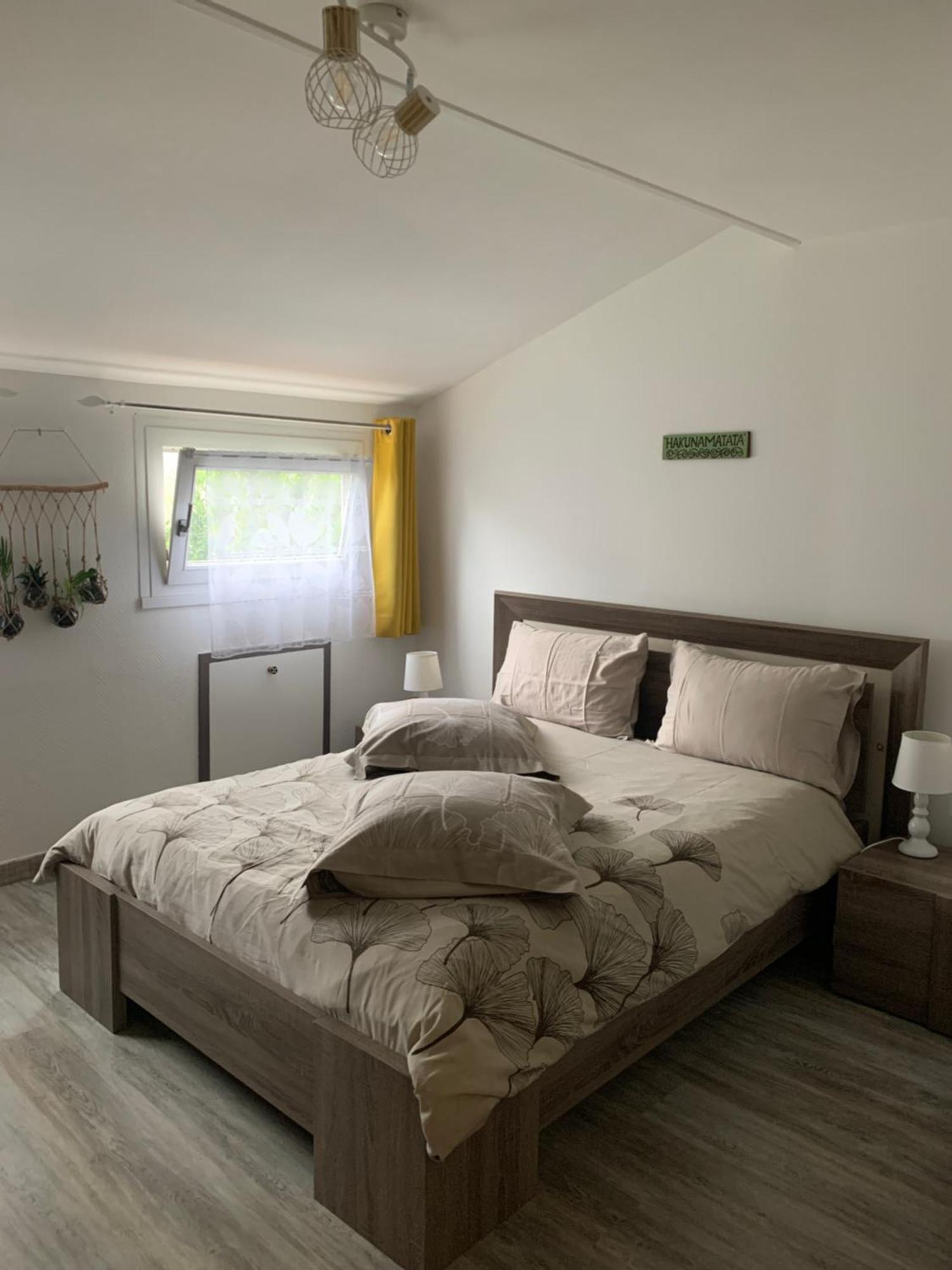 Chez Fifi&Stella Hotel Neufmoutiers-en-Brie Екстериор снимка
